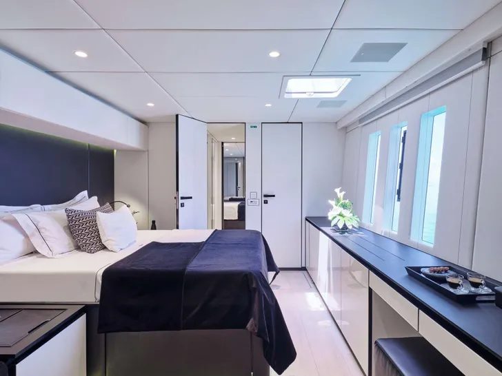 S/Y Above & Beyond photo 9