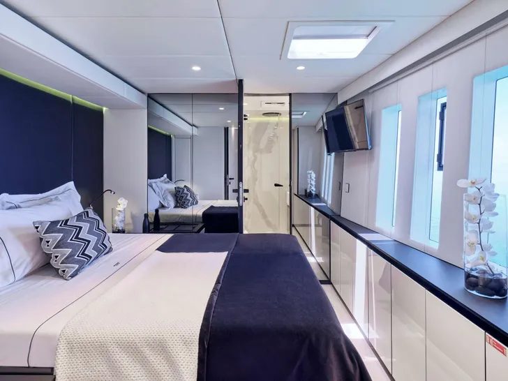 S/Y Above & Beyond photo 13